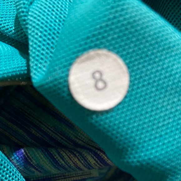 Lululemon Scoop Neck Tank - Size 8 - Picture 13 of 13